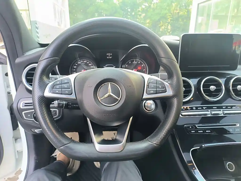 Mercedes-Benz C-Class — миниатюра 11