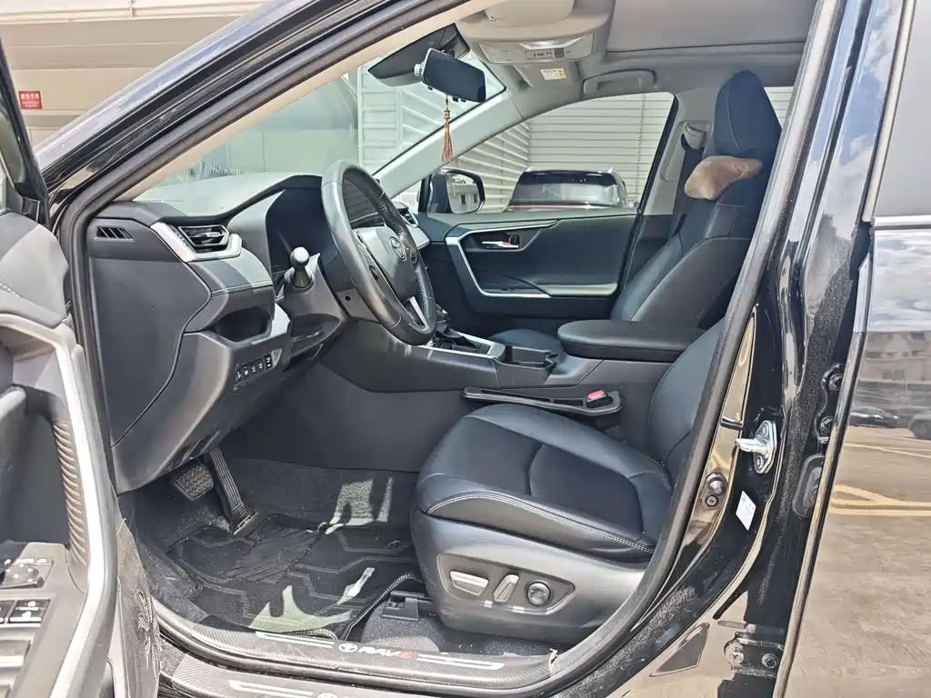 Toyota RAV4 2023 2.0L CVT Plus