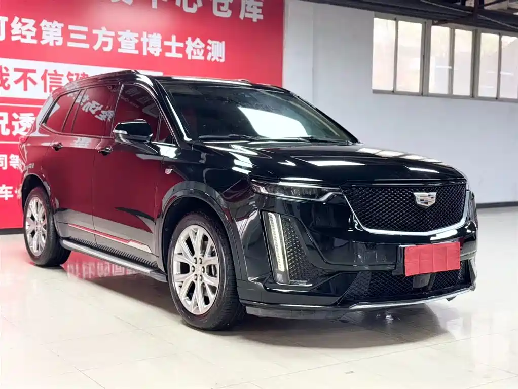 CADILLAC XT6