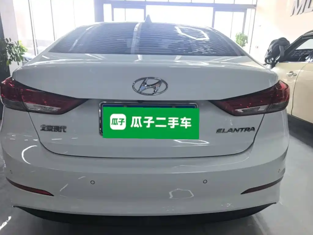 Hyundai Elantra — миниатюра 6