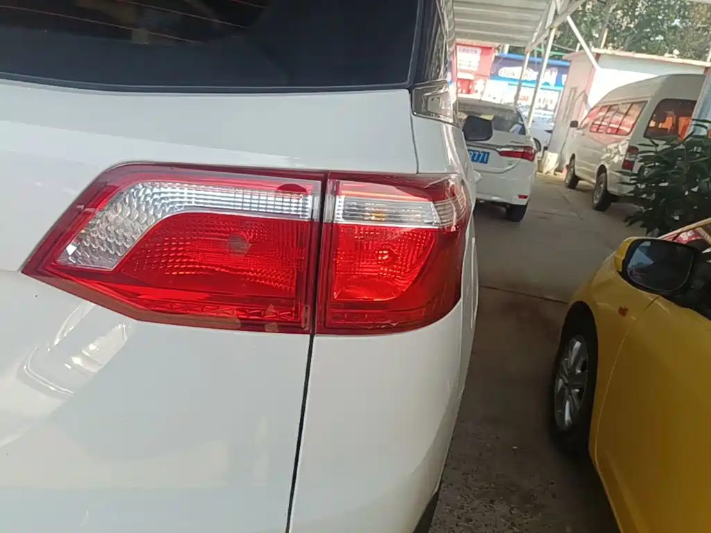Wuling Hongguang S3 — миниатюра 8