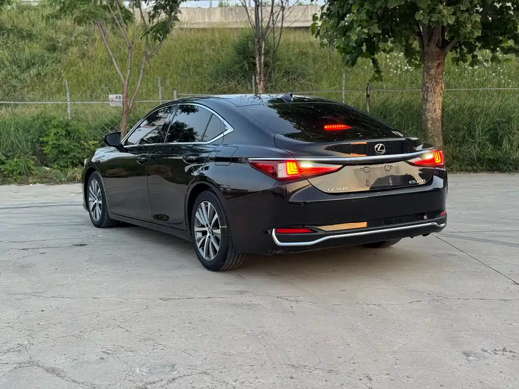 Lexus ES 2018 200 V