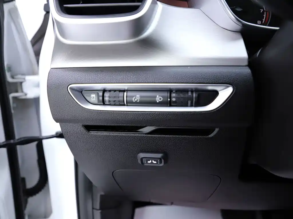 Geely Binyue — миниатюра 11