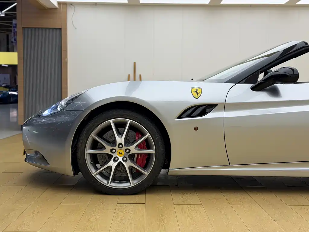 Ferrari California T 2012 4.3L