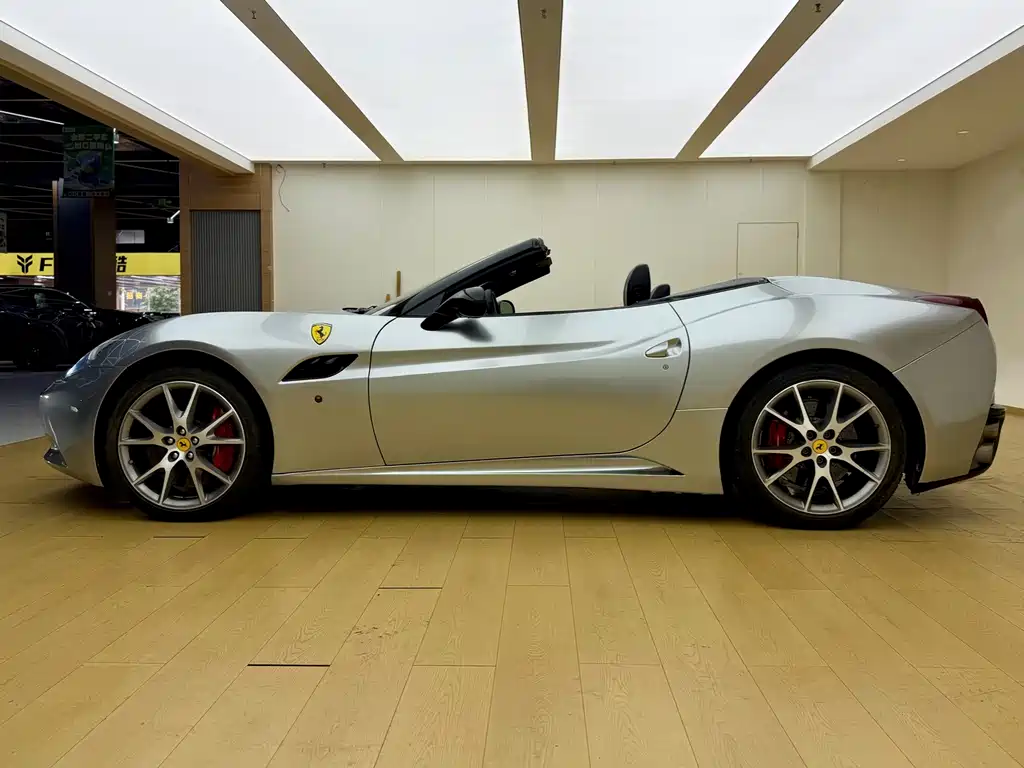 Ferrari California T 2012 4.3L