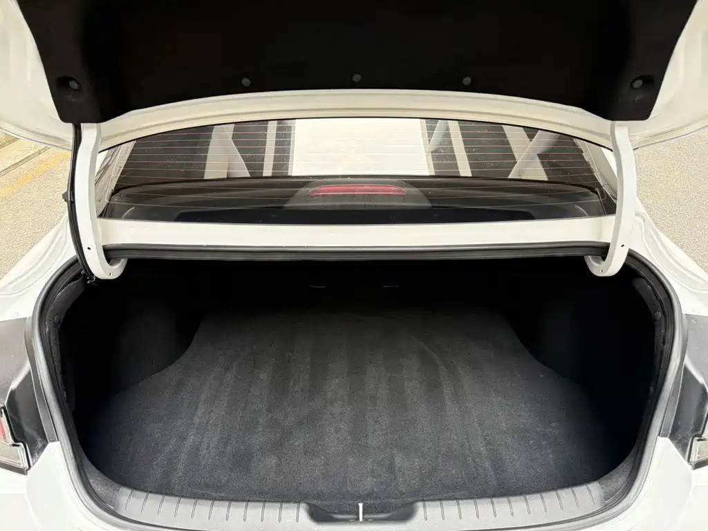 Hyundai Elantra — миниатюра 22