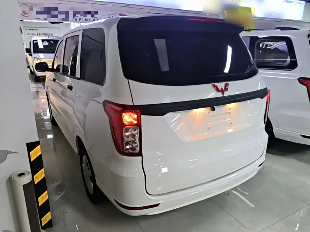Wuling Hongguang — миниатюра 5