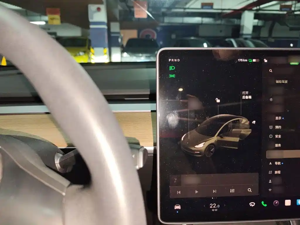 Tesla Model 3 — миниатюра 4