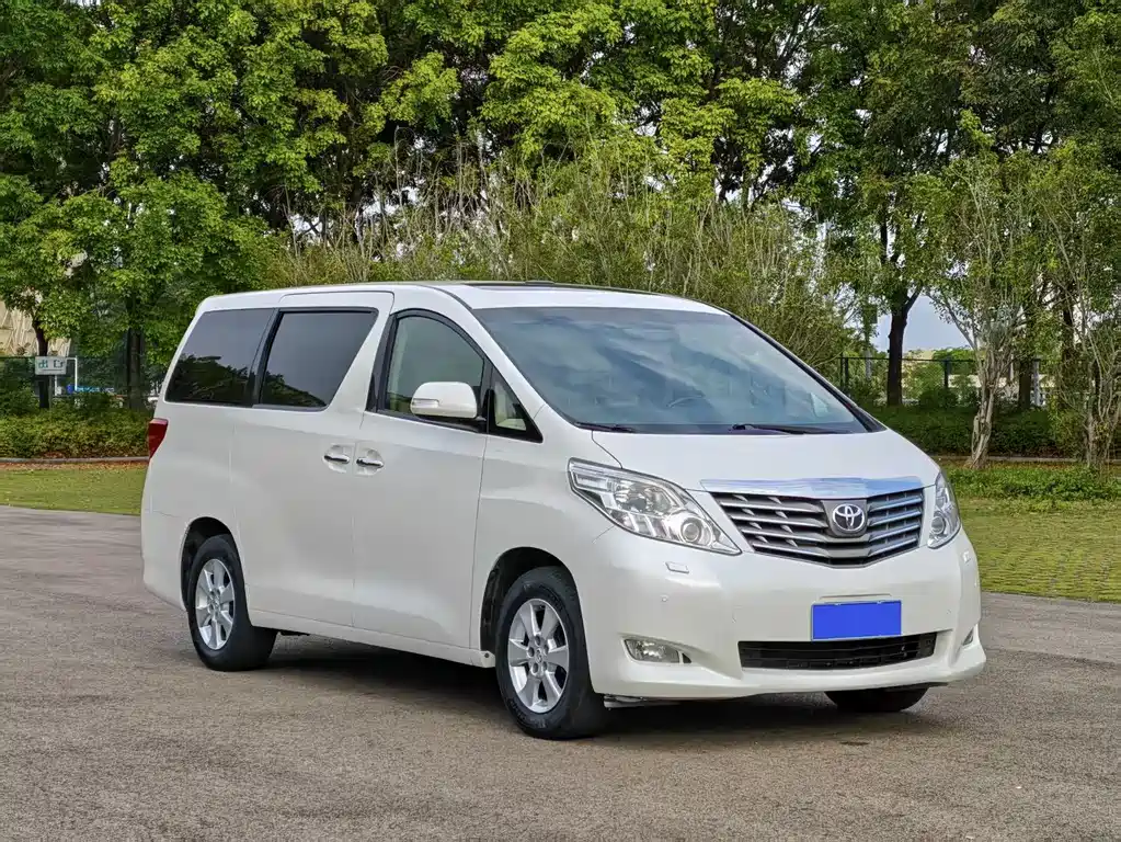 Toyota Alphard — миниатюра 3
