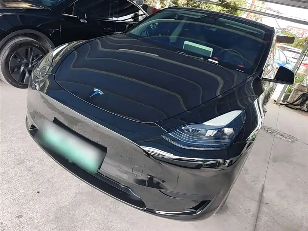 Tesla Model Y 2024
