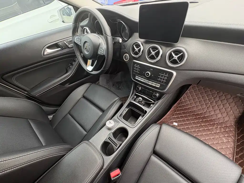 Mercedes-Benz GLA — миниатюра 10