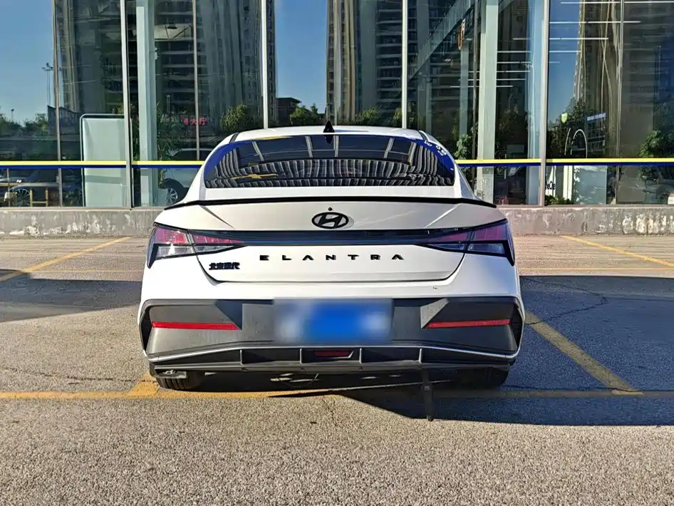 Hyundai Elantra — миниатюра 6