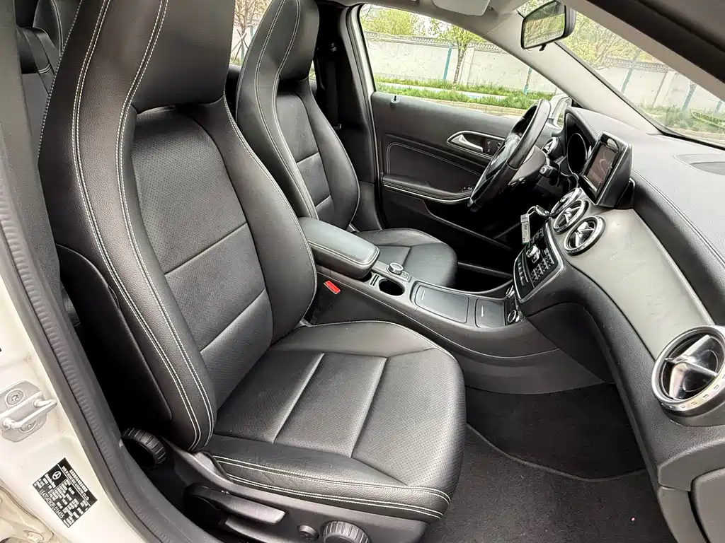 Mercedes-Benz GLA 2015 GLA 200 Fashion