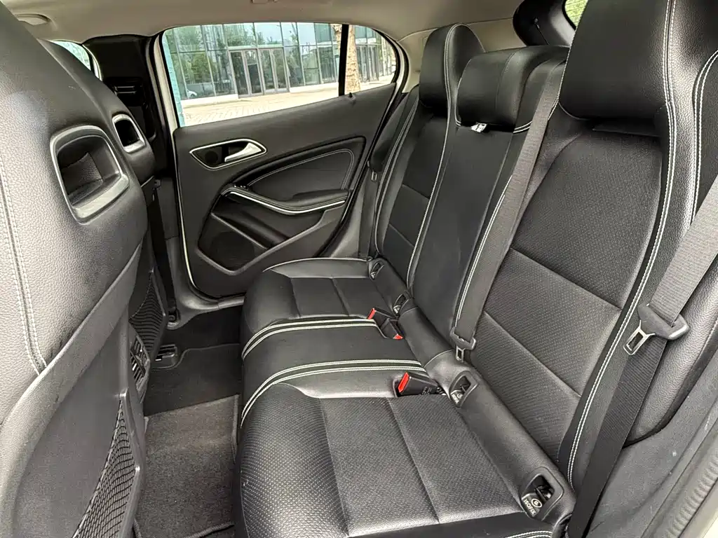Mercedes-Benz GLA 2015 GLA 200 Fashion