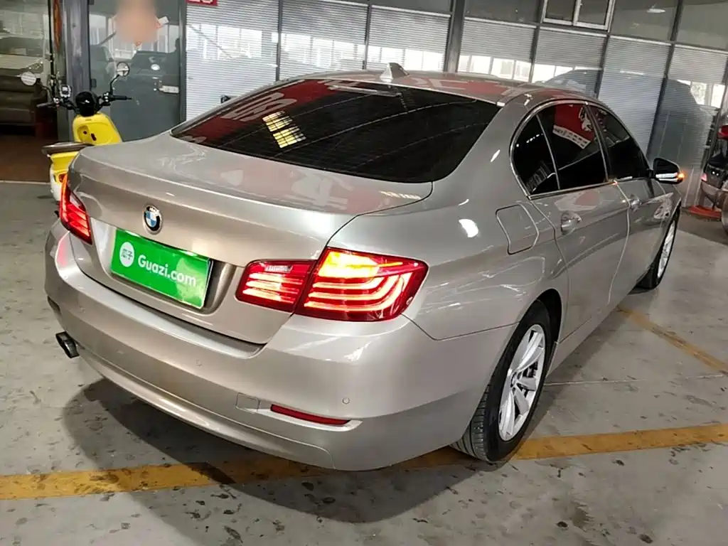 BMW 5 Series — миниатюра 6