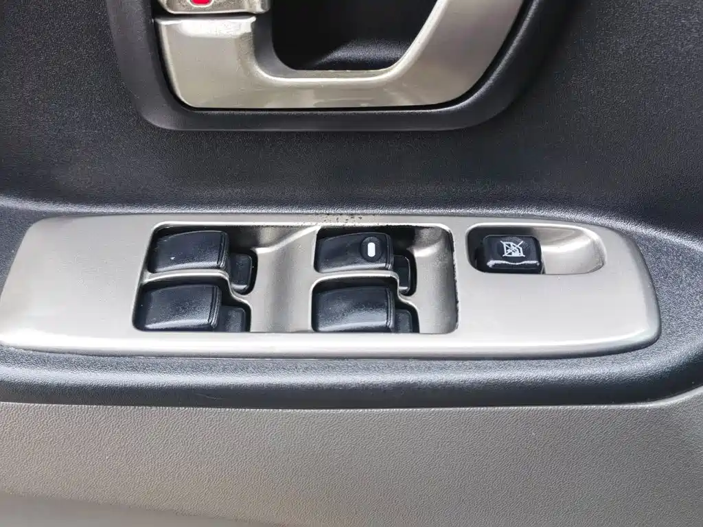 Mitsubishi Pajero (Import) — миниатюра 21