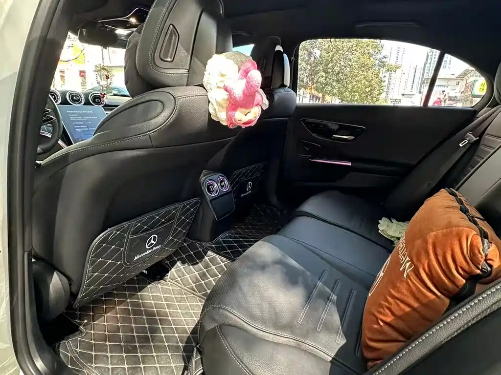 Mercedes-Benz C-Class — миниатюра 6