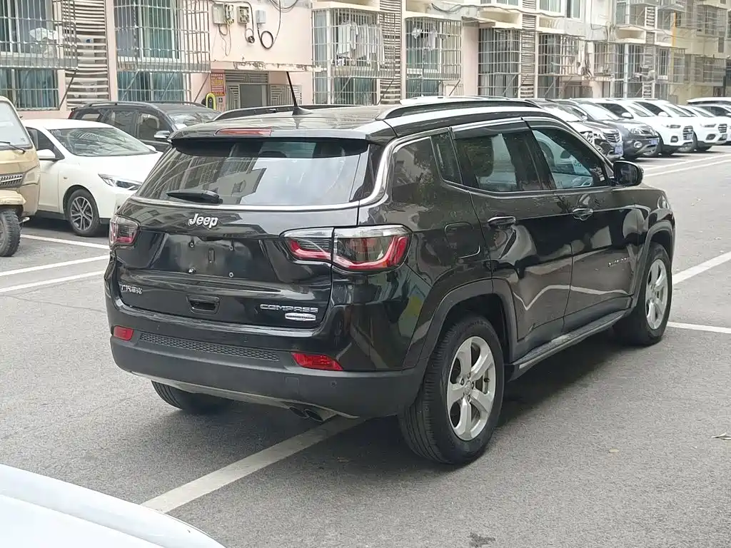 Jeep Compass — миниатюра 7