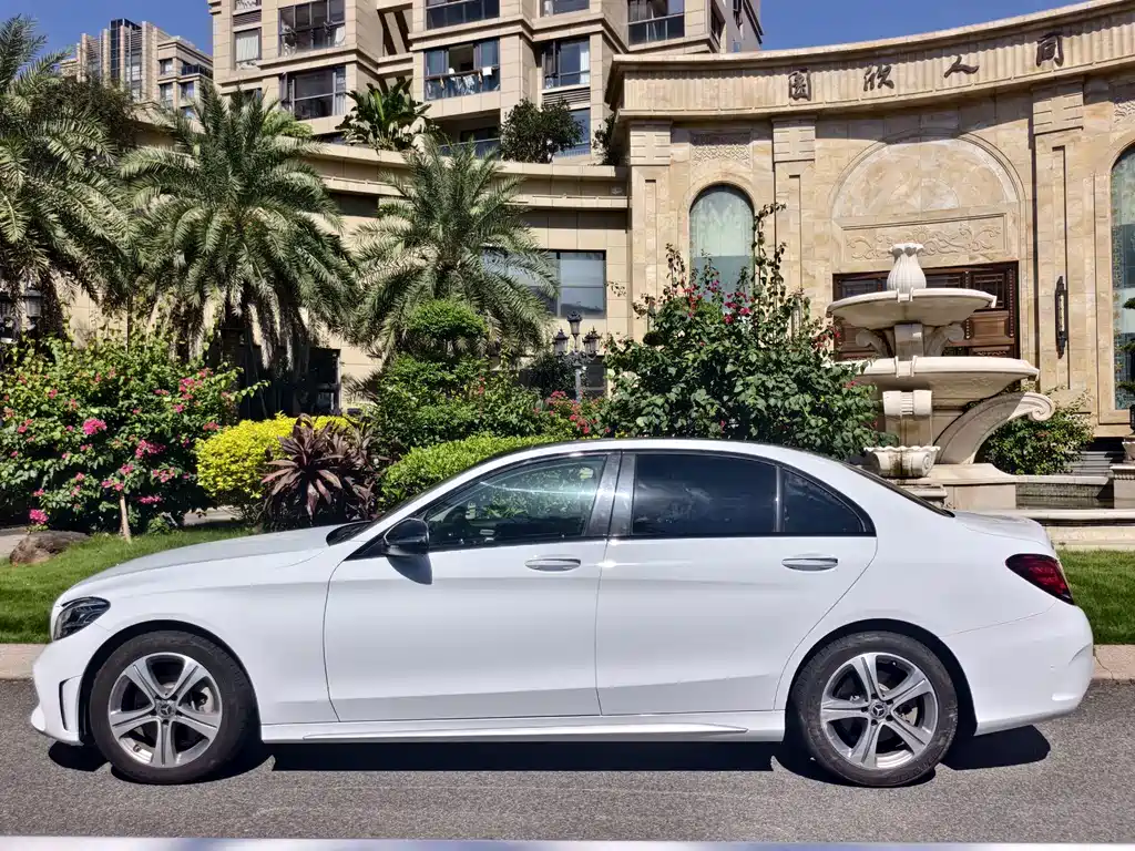 Mercedes-Benz C-Class — миниатюра 7