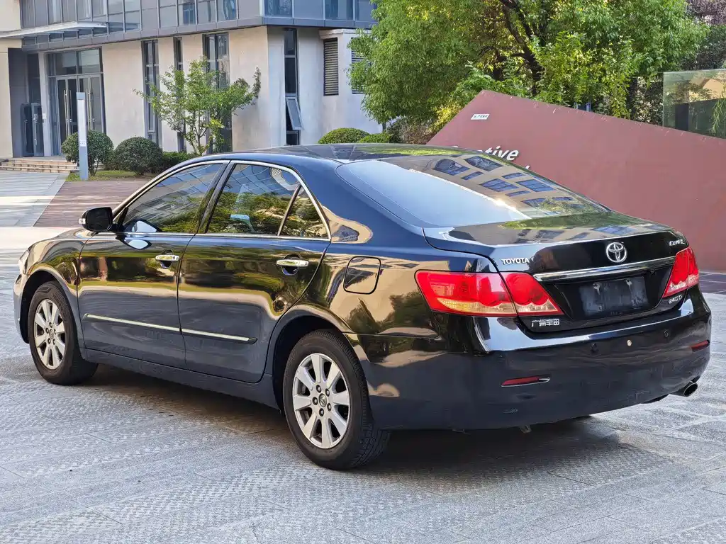 Toyota Camry — миниатюра 3