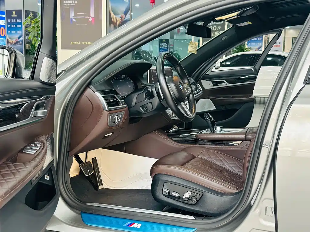 BMW 7 Series — миниатюра 4