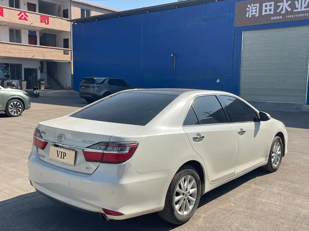 Toyota Camry — миниатюра 5