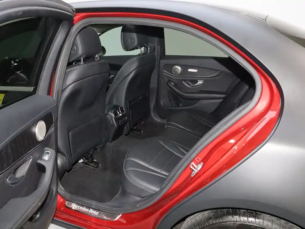 Mercedes-Benz C-Class — миниатюра 13
