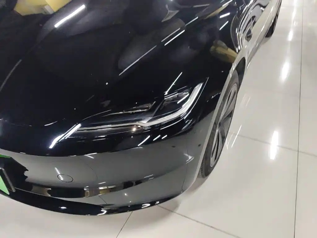Tesla Model 3 — миниатюра 24