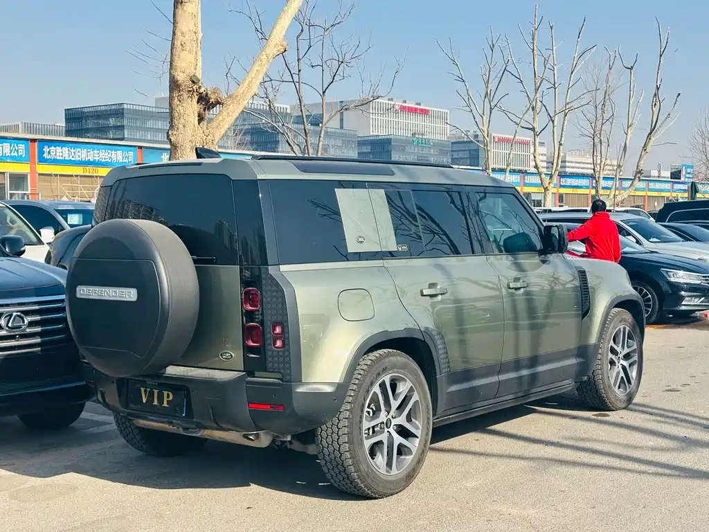LAND ROVER DEFENDER