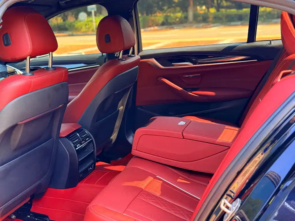 BMW 5 Series — миниатюра 7