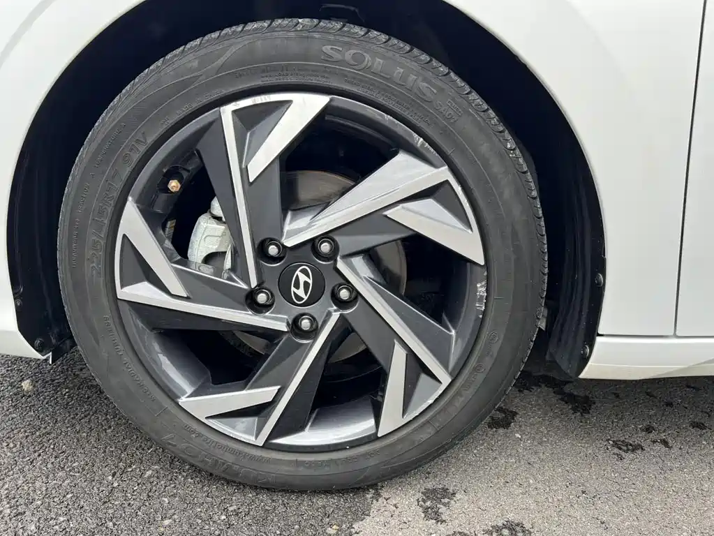 Hyundai Elantra — миниатюра 10