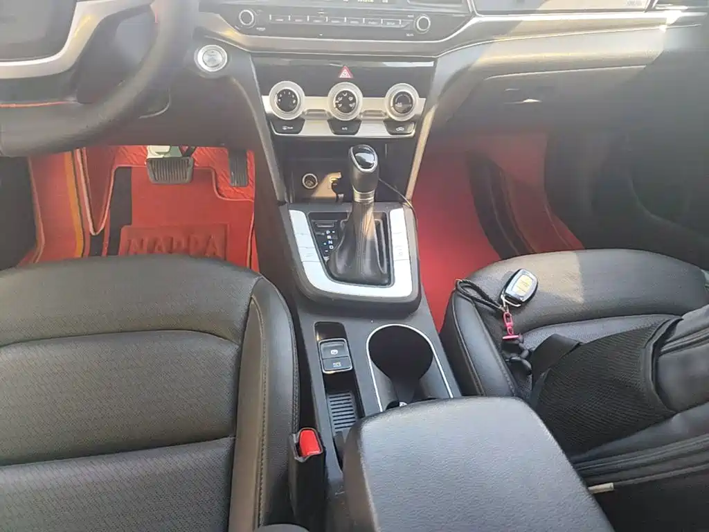 Hyundai Elantra — миниатюра 14