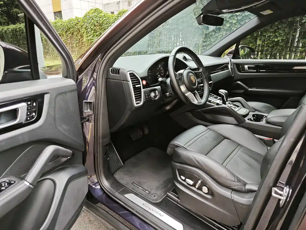 Porsche Cayenne Hybrid — миниатюра 12