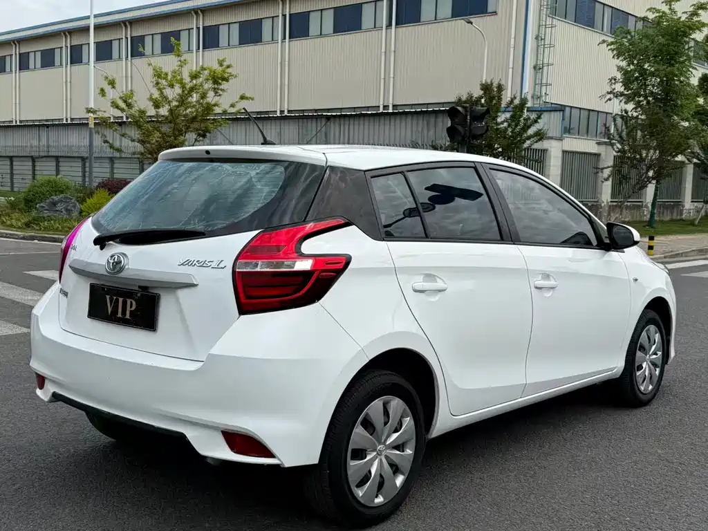 Toyota Yaris L — миниатюра 4