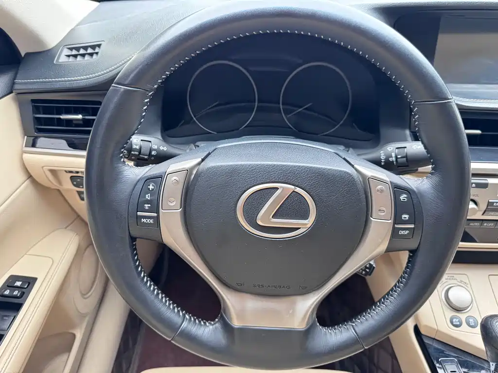 Lexus ES — миниатюра 8