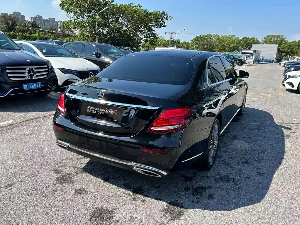 Mercedes-Benz E-Class — миниатюра 8