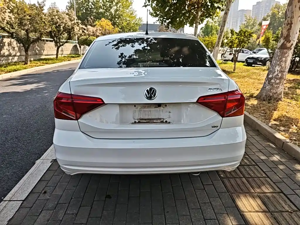 Volkswagen Jetta — миниатюра 6