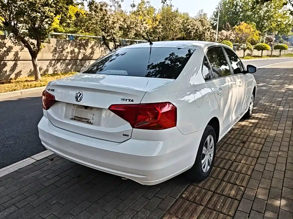 Volkswagen Jetta — миниатюра 7