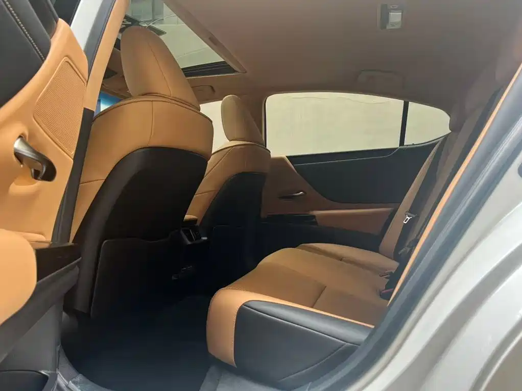 Lexus ES — миниатюра 10