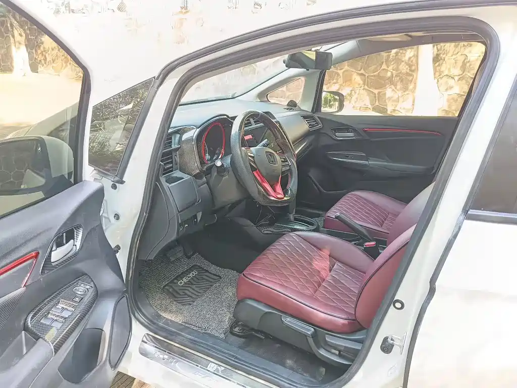 Honda Fit — миниатюра 7