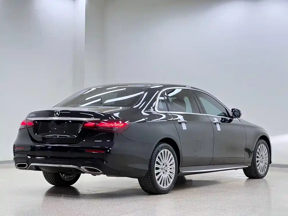 Mercedes-Benz E-Class — миниатюра 4