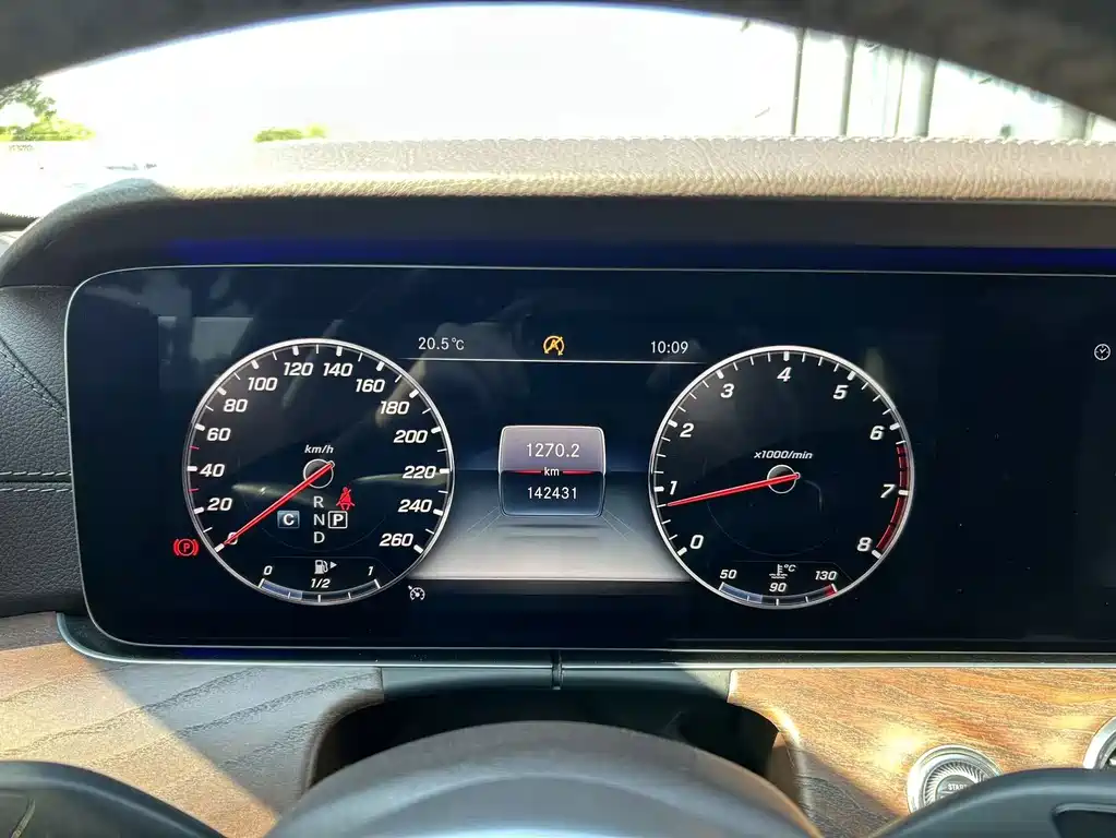 Mercedes-Benz E-Class — миниатюра 17