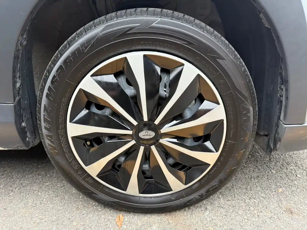 TOYOTA YARIS L ZHIXUAN