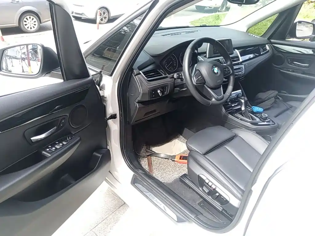 BMW 2 Series Active Tourer (Import) — миниатюра 16