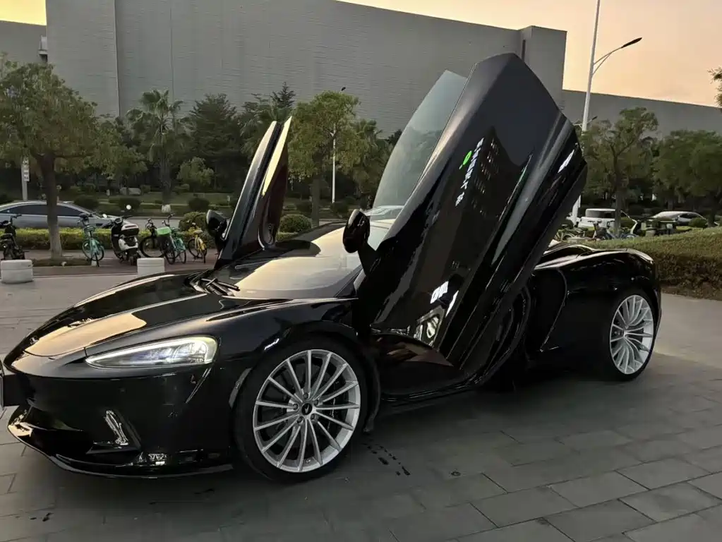 McLaren GT
