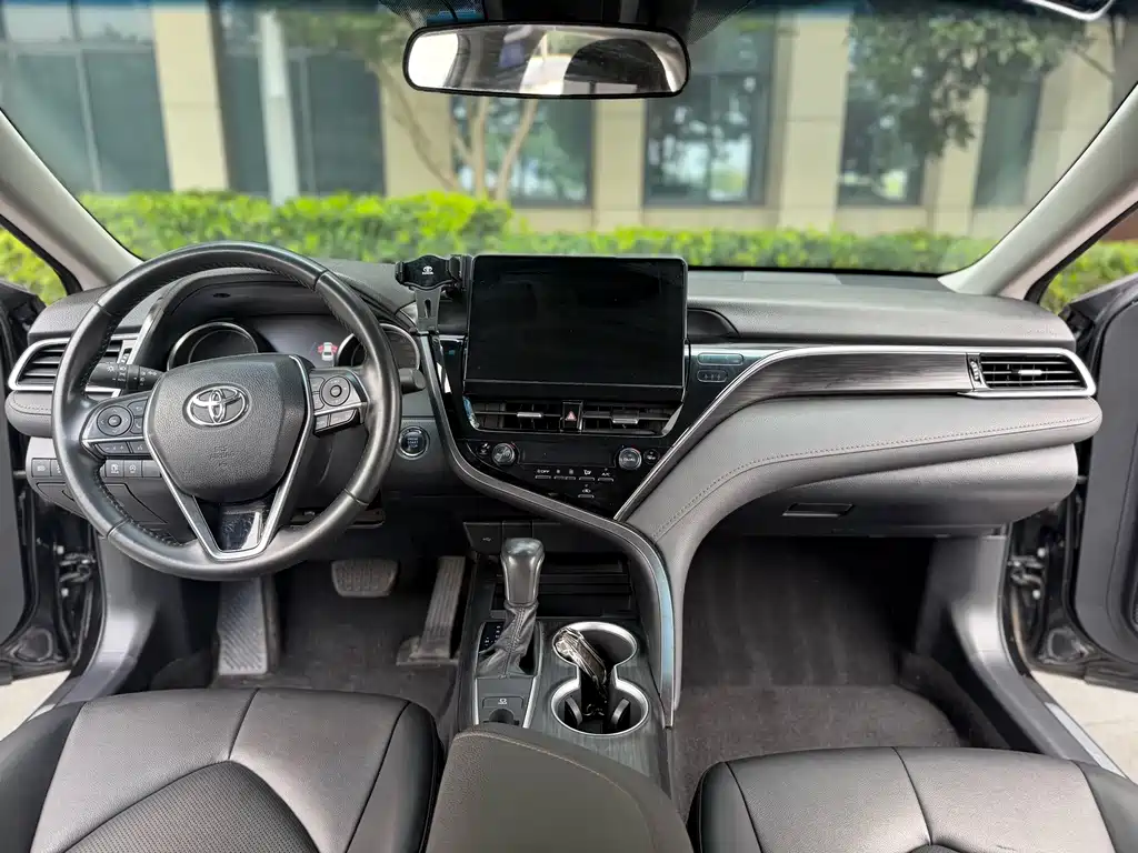 Toyota Camry — миниатюра 6