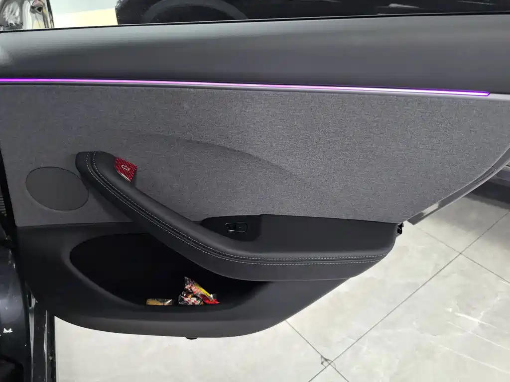 Tesla Model 3 — миниатюра 12