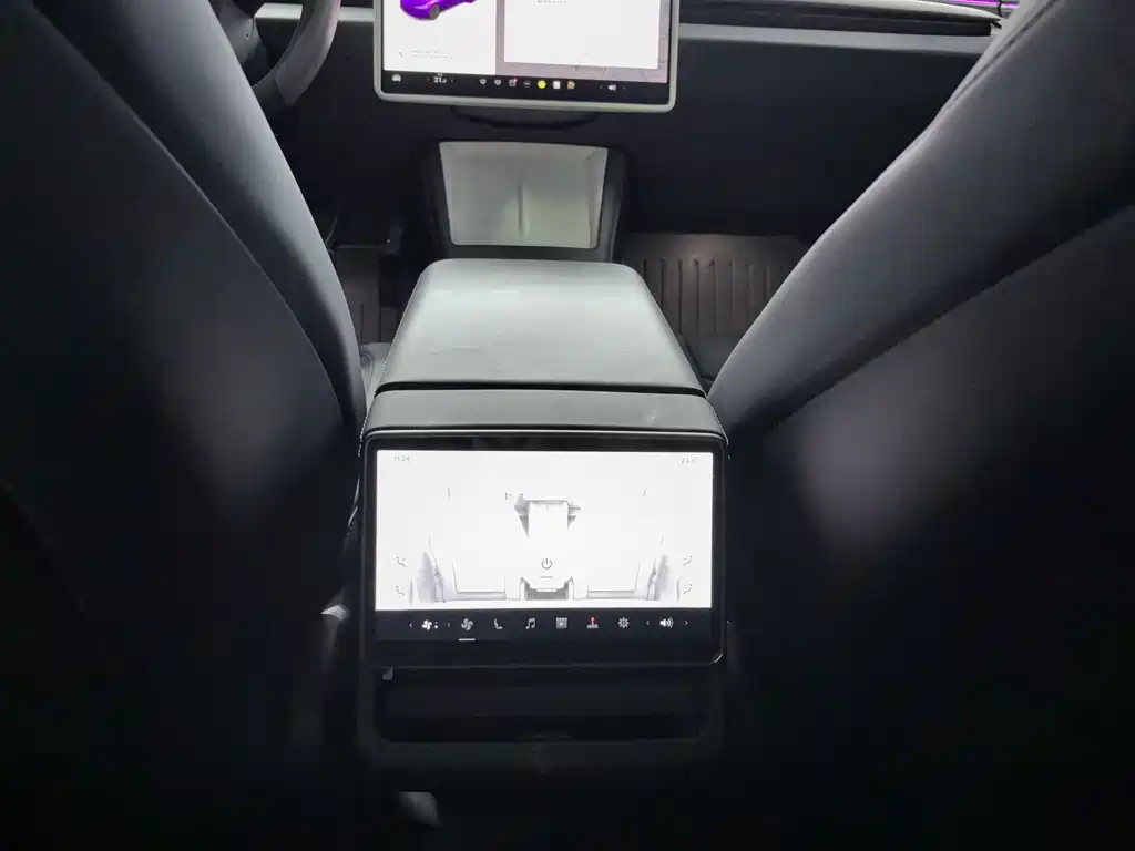 Tesla Model 3 — миниатюра 10