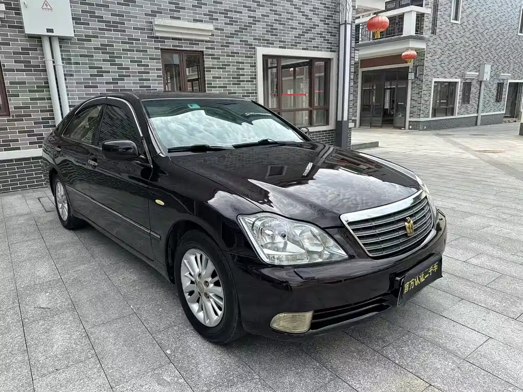 Toyota Crown — миниатюра 3