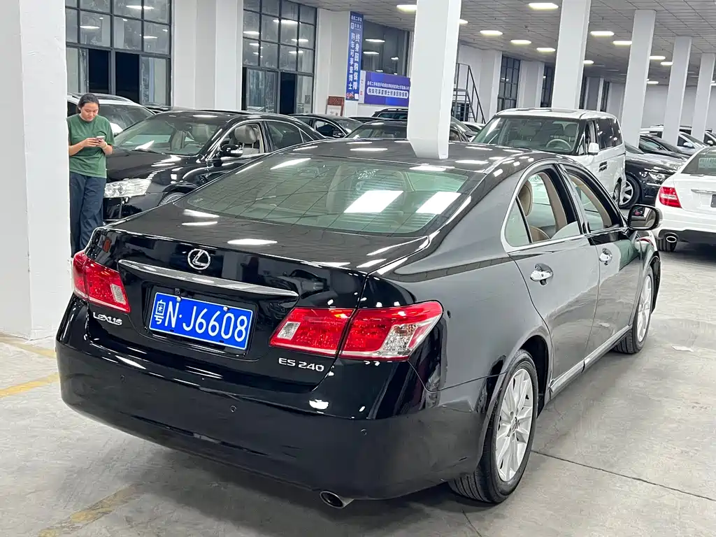 Lexus ES — миниатюра 5
